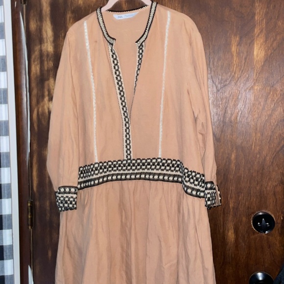 Zara Dresses & Skirts - Zara blush embroidery dress